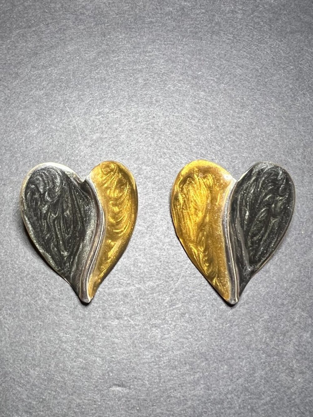 Vintage Y2K Enamel Marbled Swirl Two Tone Gold & Black Heart Shaped Earrings